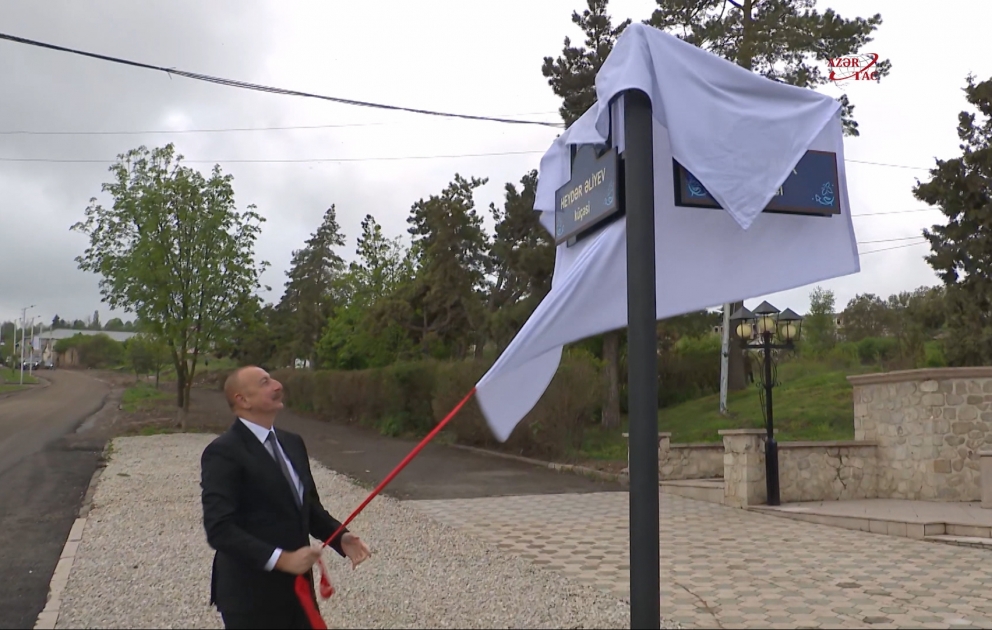 Dévoilement des plaques à l’intersection des rues Heydar Aliyev et du 8 Novembre à Choucha