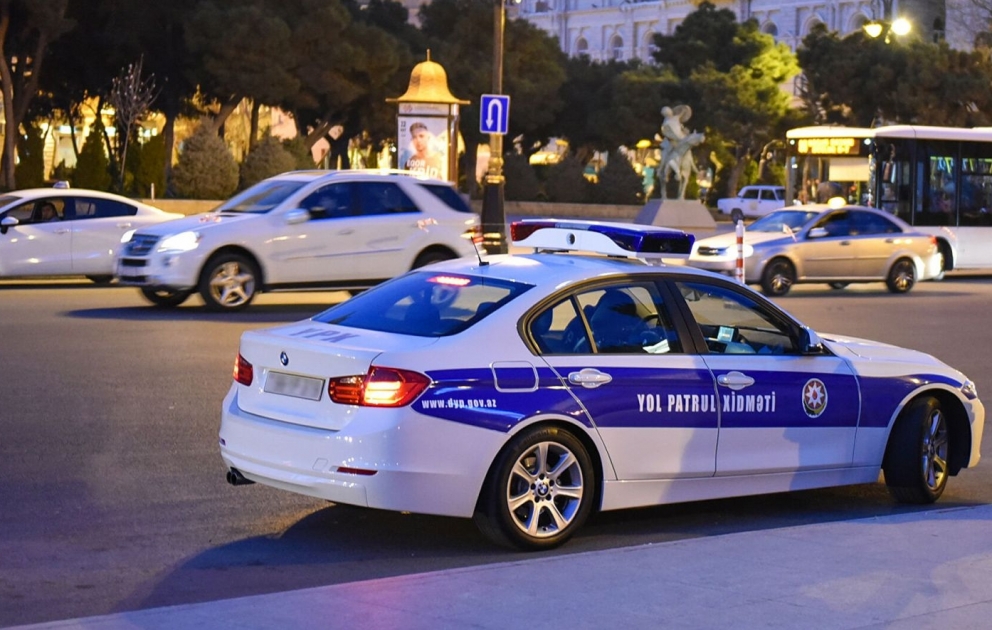 Bakıda polis maşını piyadanı vurub