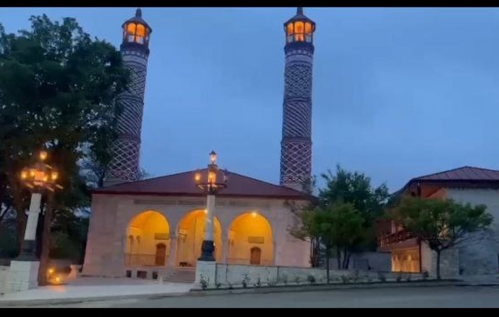 Şuşada Yuxarı Gövhər Ağa və Saatlı məscidlərində axşam azanı verildi