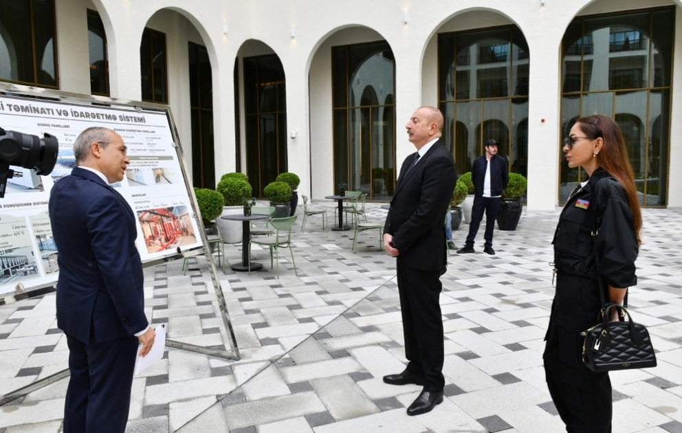 Le président azerbaïdjanais et son épouse assistent à l’inauguration du complexe de l’Hôtel-Centre des congrès de Choucha