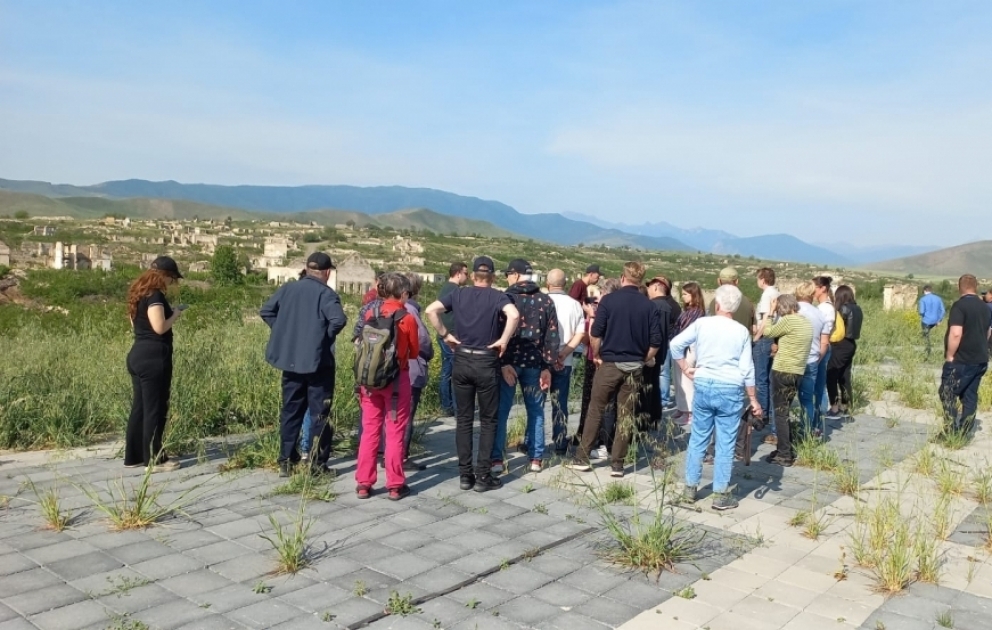 Dünya səyyahları Füzulidə