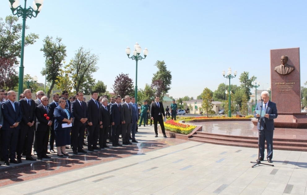 Özbəkistanda Ulu Öndər Heydər Əliyevin 100 illiyi tədbirlərlə qeyd olunub