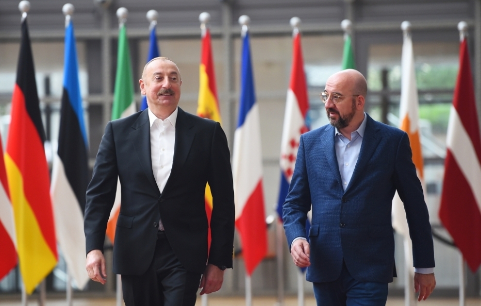 Präsident Ilham Aliyev und EU-Ratspräsident Charles Michel treffen sich in Brüssel