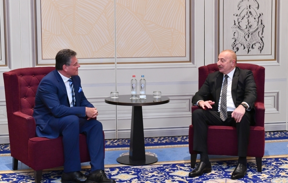 Le président Ilham Aliyev entame une visite de travail au Royaume de Belgique 
Entretien avec le vice-président de la Commission européenne à Bruxelles
