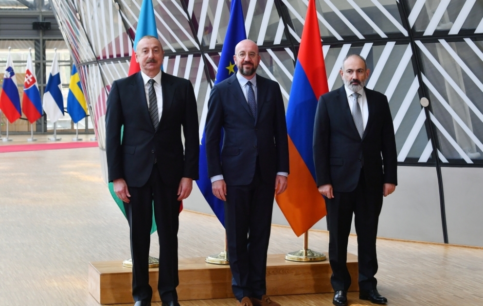 Präsident Ilham Aliyev, EU-Ratspräsident und Armeniens Premierminister treffen sich in Brüssel