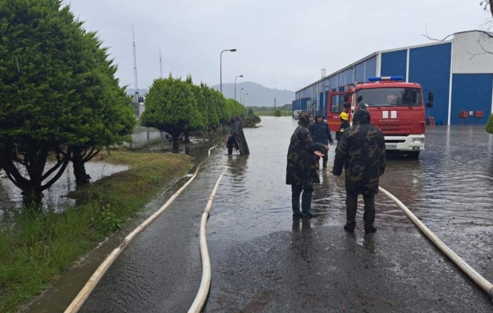 Astarada elektrik stansiyasını su basdı
