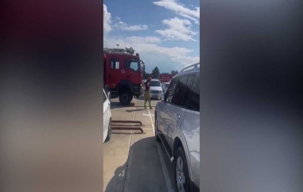 Hava limanında minik maşını yanıb