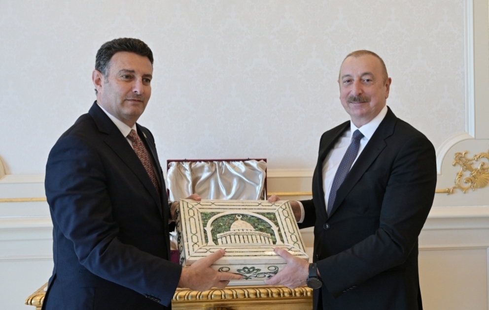 Le président de la République reçoit le président de la Chambre des Représentants jordanienne