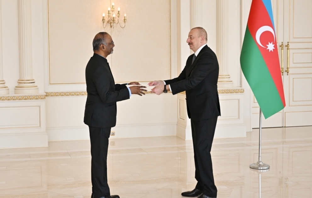 Präsident Ilham Aliyev nimmt Beglaubigungsschreiben des neuen indischen Botschafters in Aserbaidschan entgegen