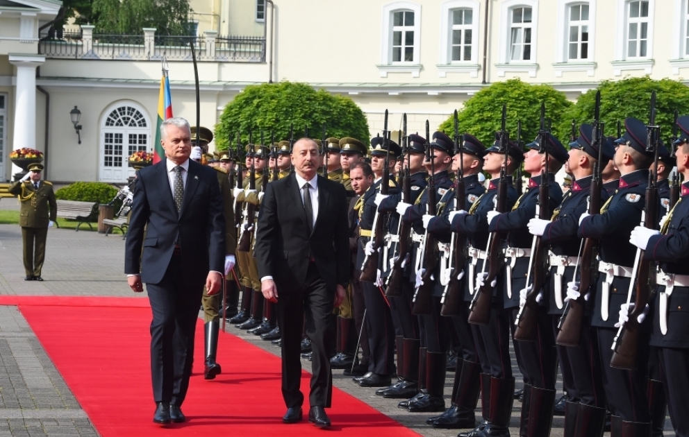 Prezident İlham Əliyevin Vilnüsdə rəsmi qarşılanma mərasimi olub