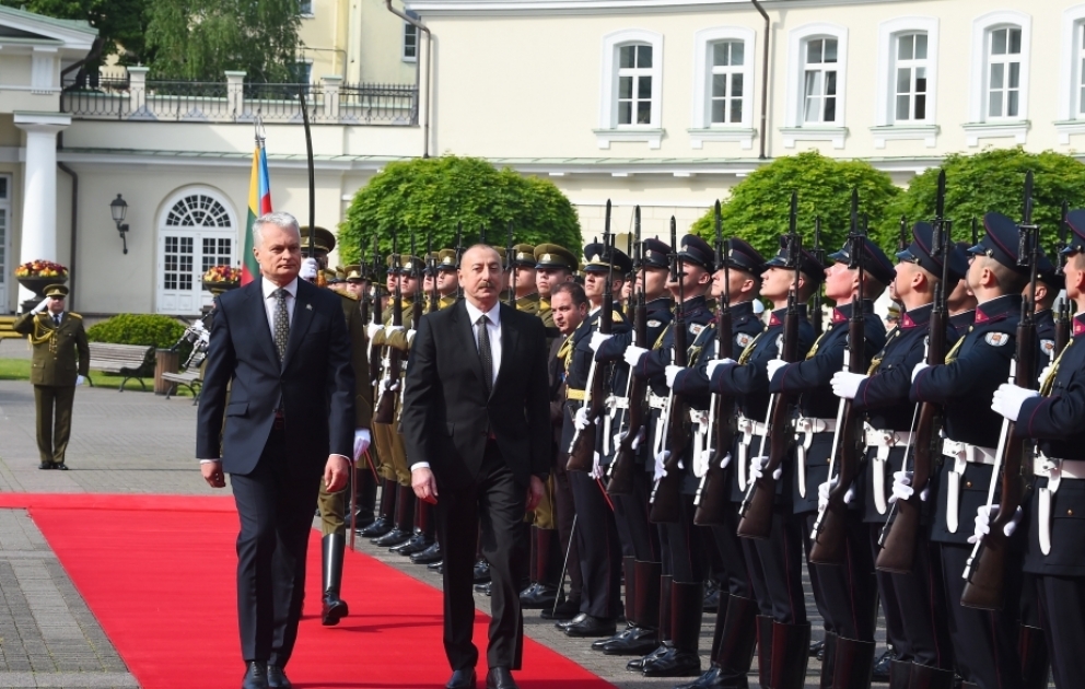 Cérémonie d’accueil officiel du président azerbaïdjanais à Vilnius
