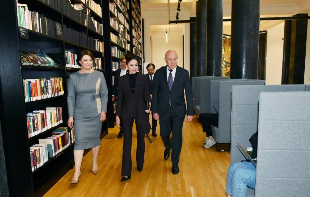 Mehriban Aliyeva visite la Bibliothèque nationale Martynas Mazvydas de Lituanie