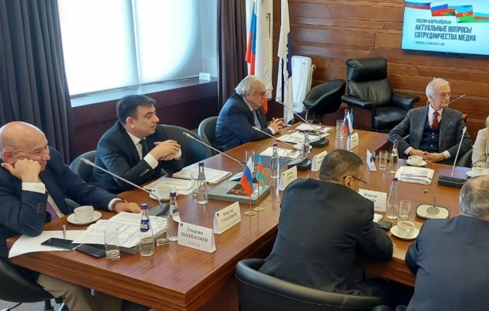 Rundtischgespräche zum Thema „Russland-Aserbaidschan: Aktuelle Fragen der Medienkooperation“ in Moskau