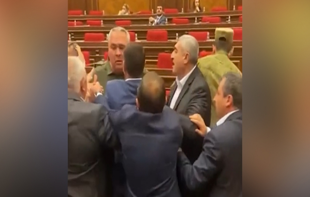 Ermənistan parlamentində növbəti dava