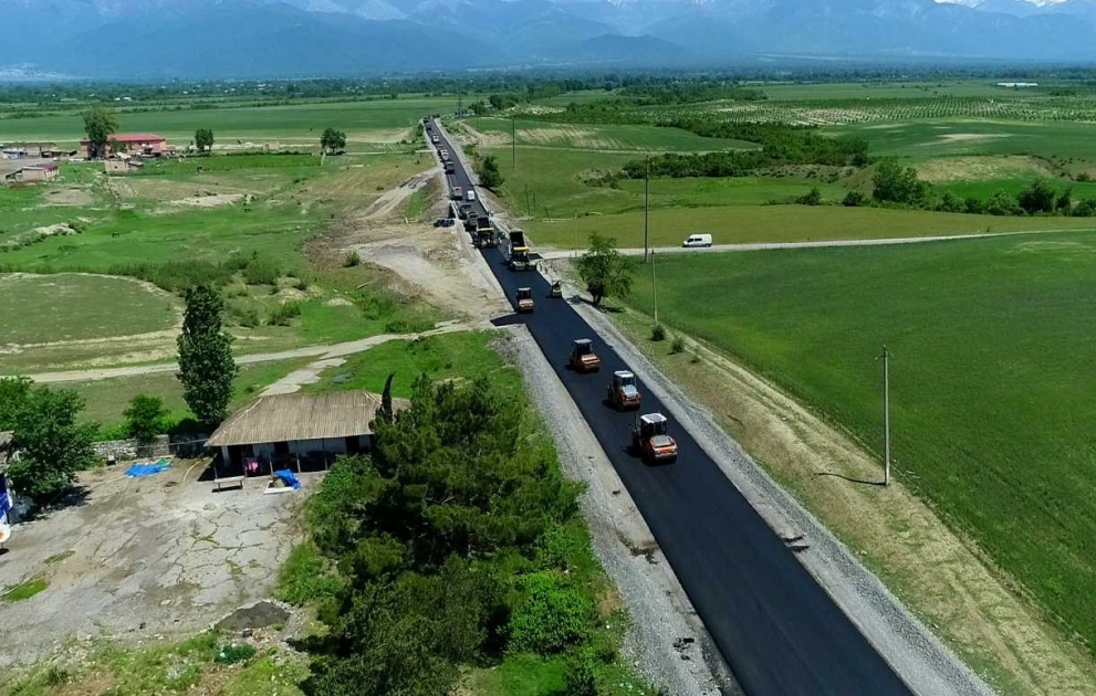 Kərimli avtomobil yolunun Oğuz hissəsinin yenidən qurulması işləri yekunlaşır