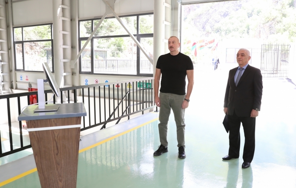 Inauguration d’une petite centrale hydroélectrique dans la région de Kelbédjer