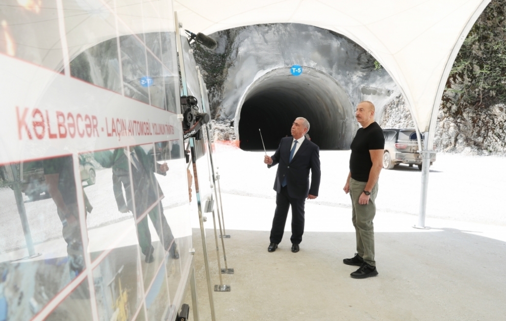 Kelbédjer : visite des tunnels routiers et inspection de l’avancement des travaux sur la route Kelbédjer-Latchine
