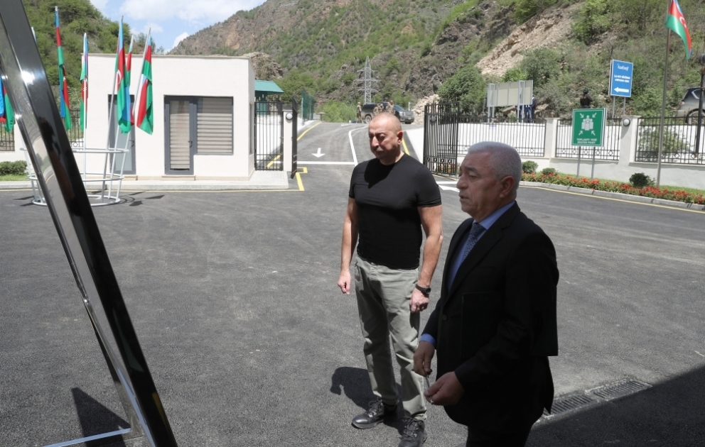 Präsident Ilham Aliyev weiht Kleinwasserkraftwerk „Meydan“ im Bezirk Kelbadschar ein