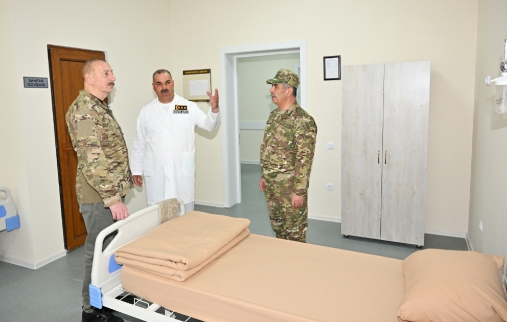 Aserbaidschans Präsident Ilham Aliyev weiht Militärkrankenhaus in Kelbadschar Region ein