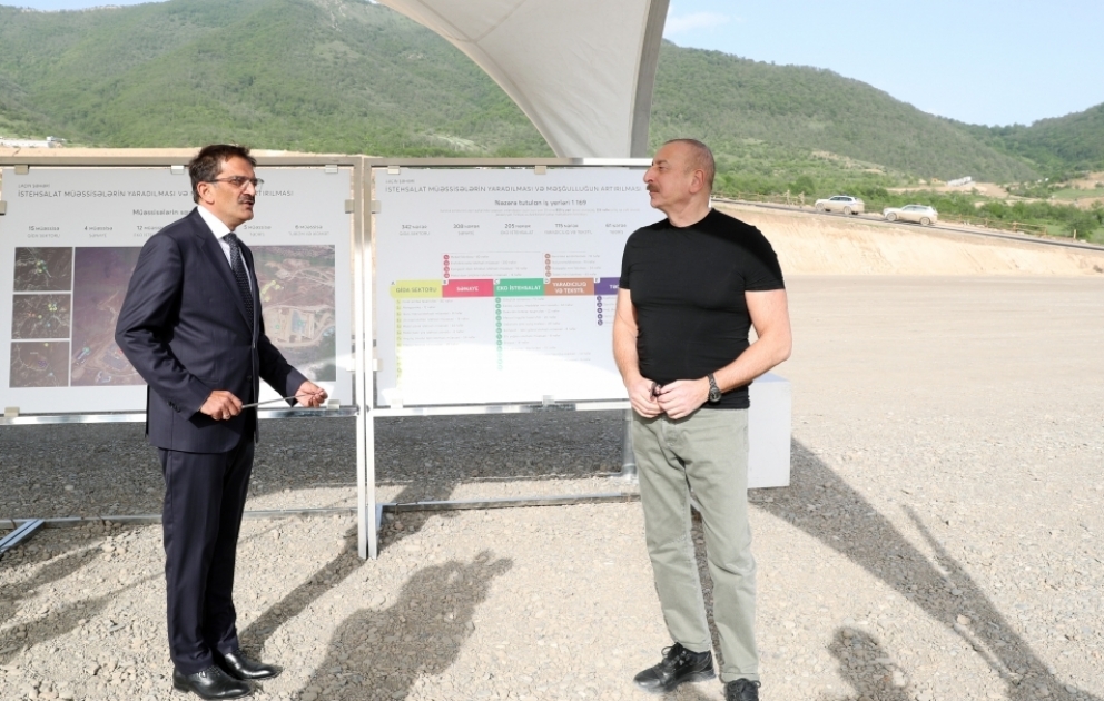 Le président de la République visite le chantier du Parc agro-industriel à Latchine