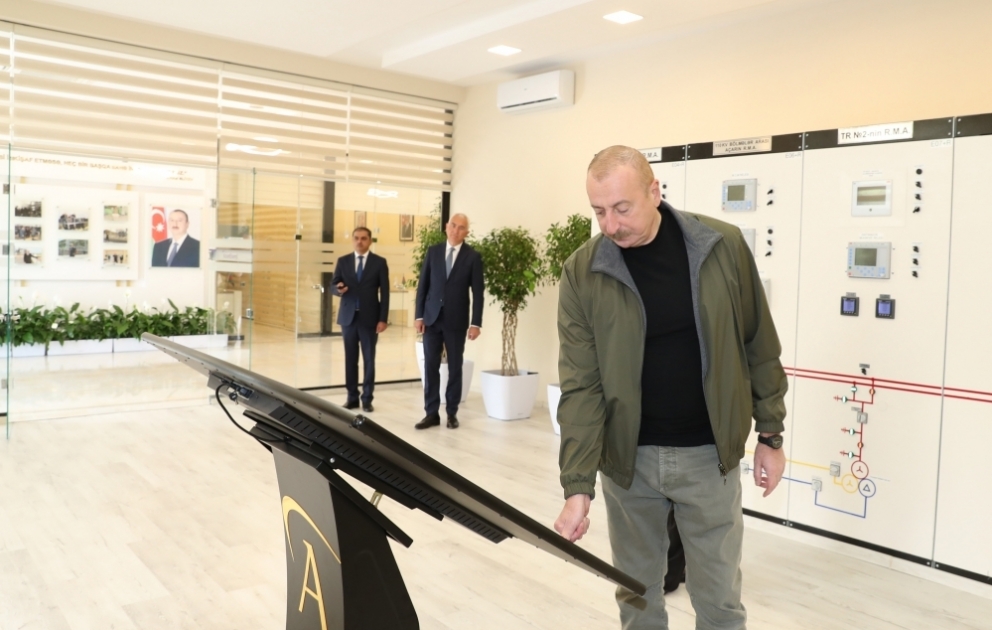 Präsident Ilham Aliyev weiht 110/35/10 Umspannwerk „Gortschu“ in Latschin Region ein