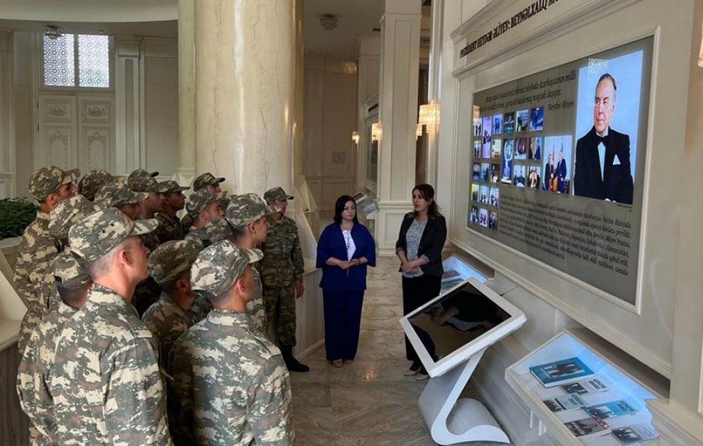 Müstəqillik Günü münasibətilə Azərbaycan Ordusunda silsilə tədbirlər keçirilib