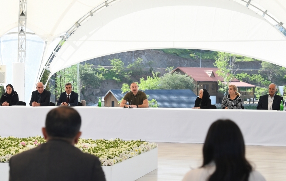 Prezident əsir düşən iki hərbçimizdən danışdı