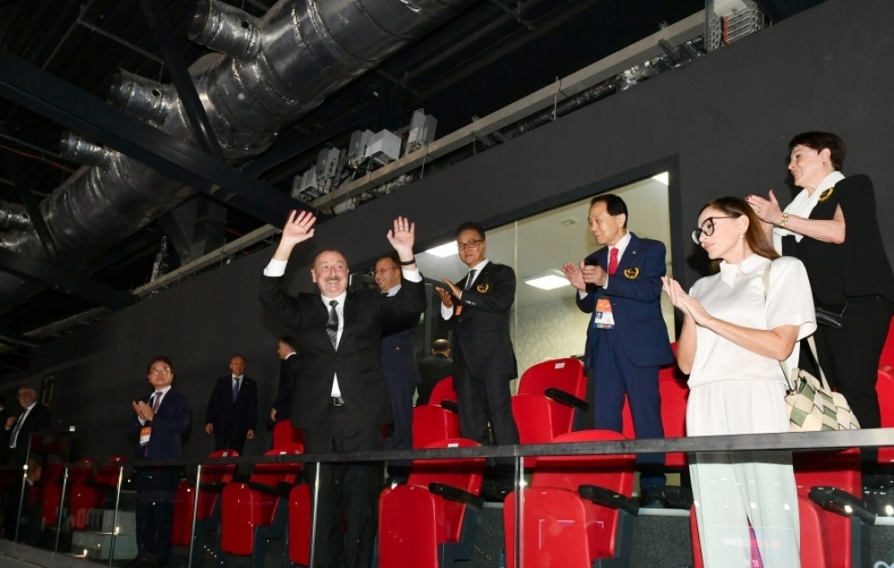 Bakıda taekvondo üzrə 26-cı dünya çempionatının açılış mərasimi keçirilib 
Prezident İlham Əliyev və birinci xanım Mehriban Əliyeva açılış mərasimini izləyiblər