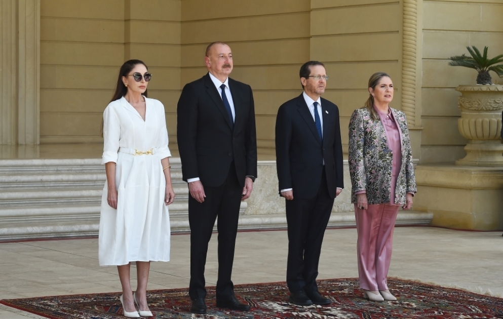 İsrail Prezidenti İsxak Hersoqun rəsmi qarşılanma mərasimi olub