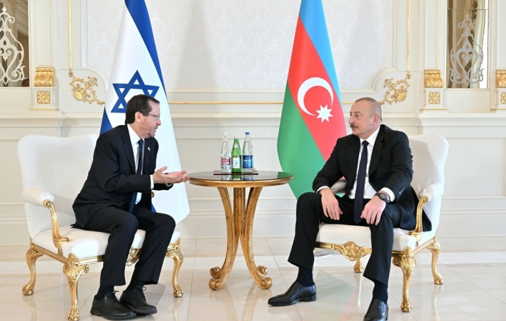 Präsident Ilham Aliyev und Präsident Isaac Herzog treffen sich zu Vier-Augen-Gespräch in Baku
