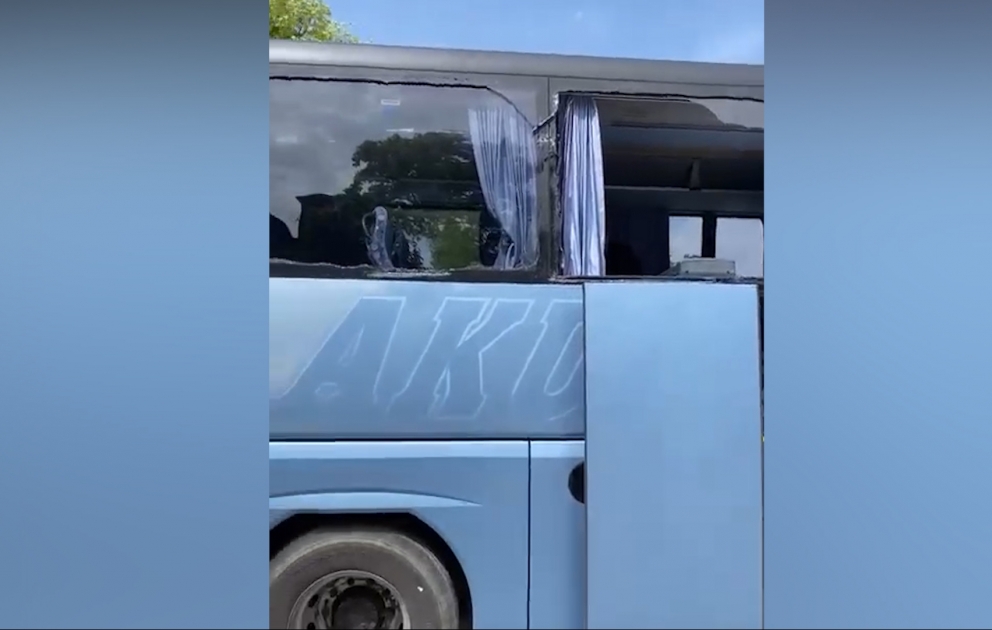 Rus Dram Teatrının avtobusu qəzaya düşdü