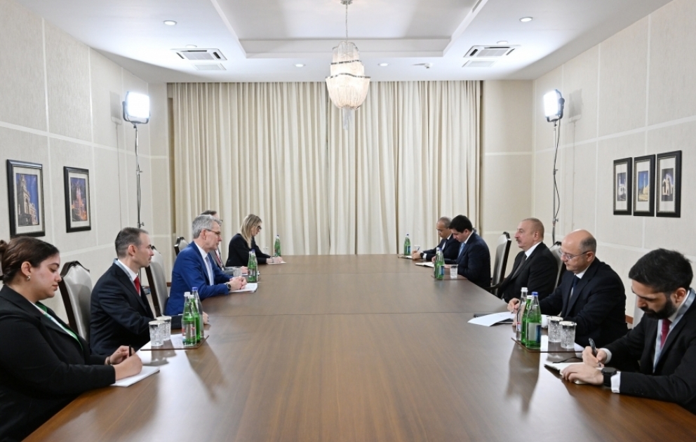 Prezident İlham Əliyev ABŞ Dövlət katibinin enerji ehtiyatları üzrə köməkçisini qəbul edib
