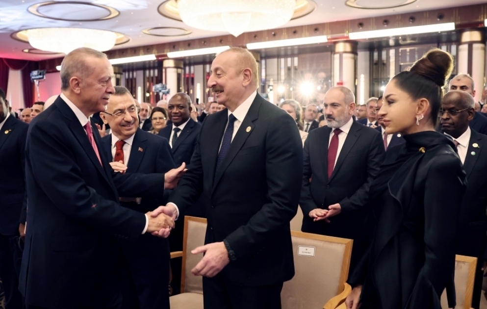 Ankarada Türkiyə Prezidenti Rəcəb Tayyib Ərdoğanın səlahiyyətlərinin icrasına başlaması mərasimi keçirilib  Azərbaycan Prezidenti İlham Əliyev və birinci xanım Mehriban Əliyeva mərasimdə iştirak ediblər