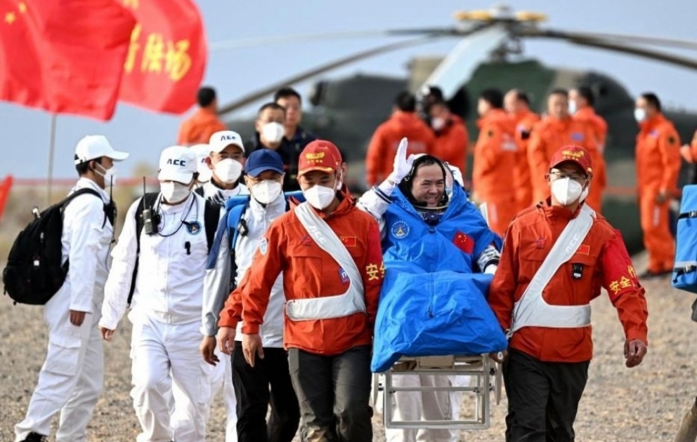 Çinin “Şencou-15” missiyasının kosmonavtları altı aydan sonra Yerə qayıdıblar