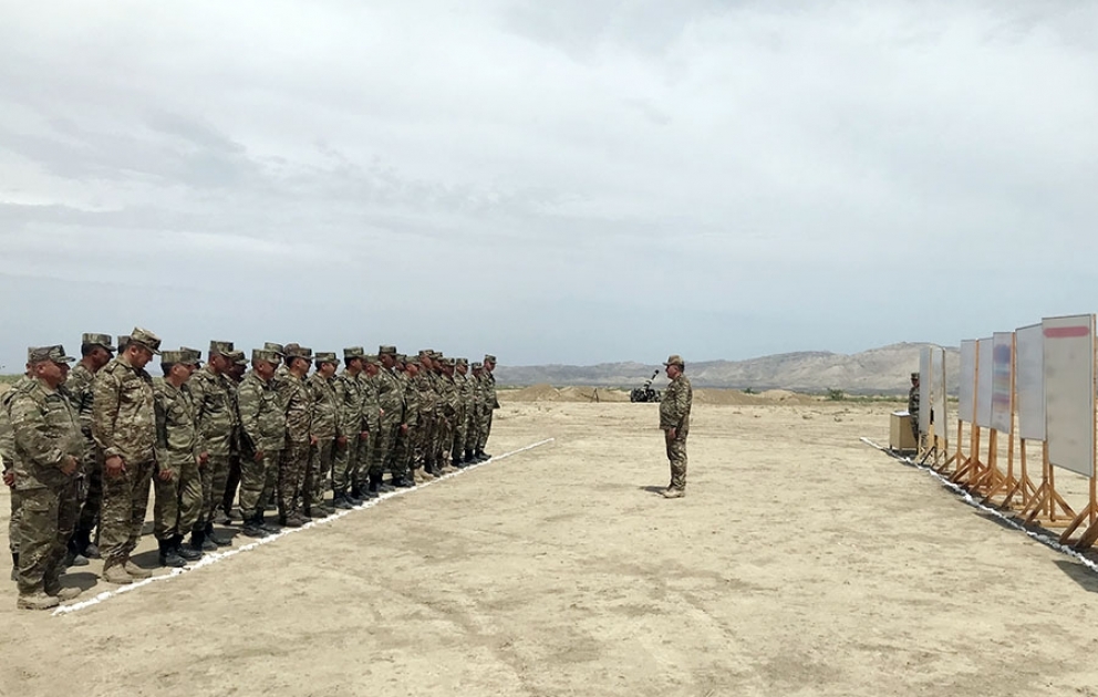 Artilleriya rəisləri ilə təlim-metodiki toplanış keçirilib