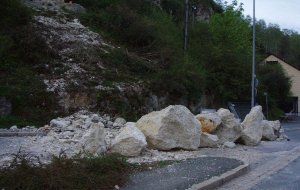 Çində qaya uçqunu 19 nəfərin ölümünə səbəb olub
