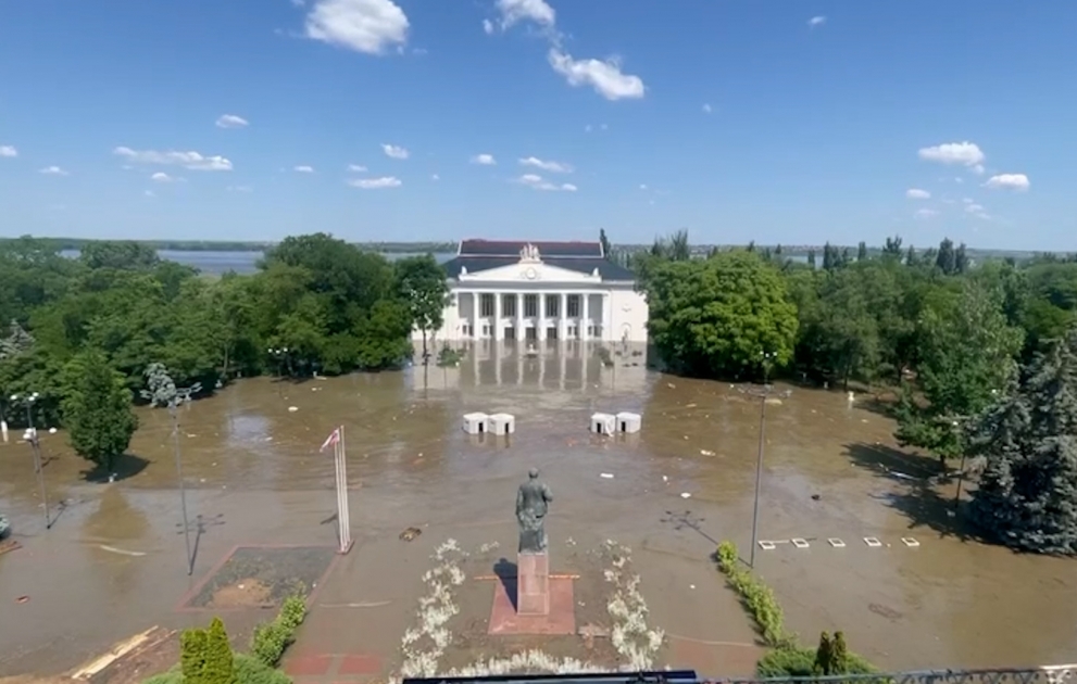 В Херсоне из-за прорыва Каховской ГЭС затопило набережную