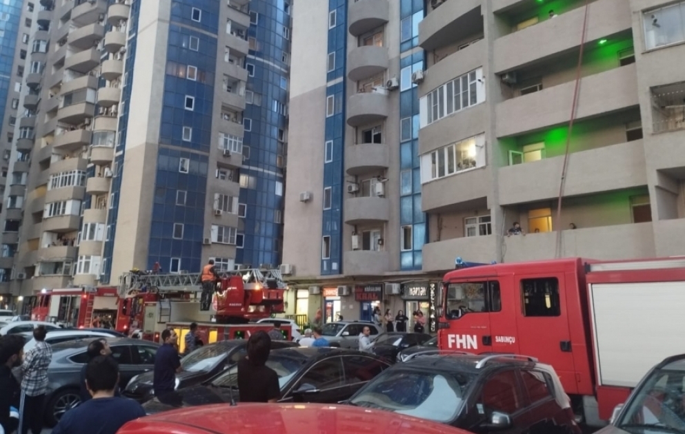 Bakıxanov qəsəbəsində çoxmərtəbəli binada yanğın olub