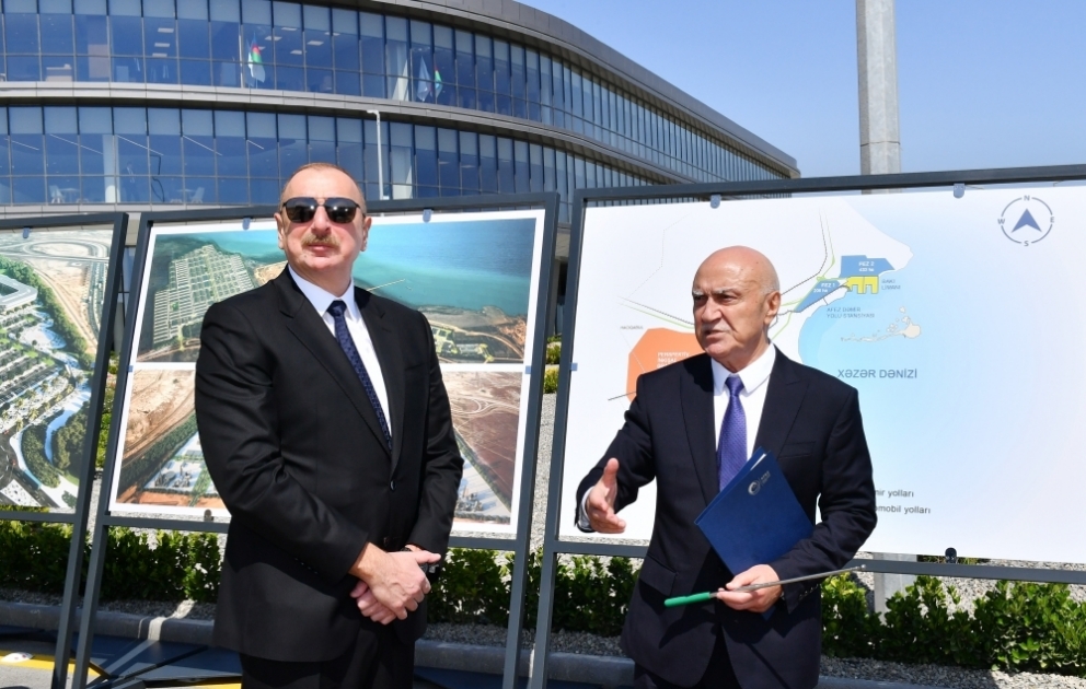 Präsident Ilham Aliyev nimmt an der Eröffnungszeremonie der ersten Phase der Freihandelszone Alat teil
