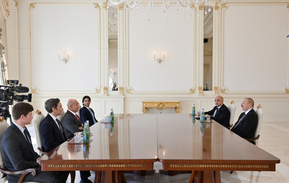 Präsident Ilham Aliyev empfängt den Gründer und Geschäftsführer von Starwood Capital Group
