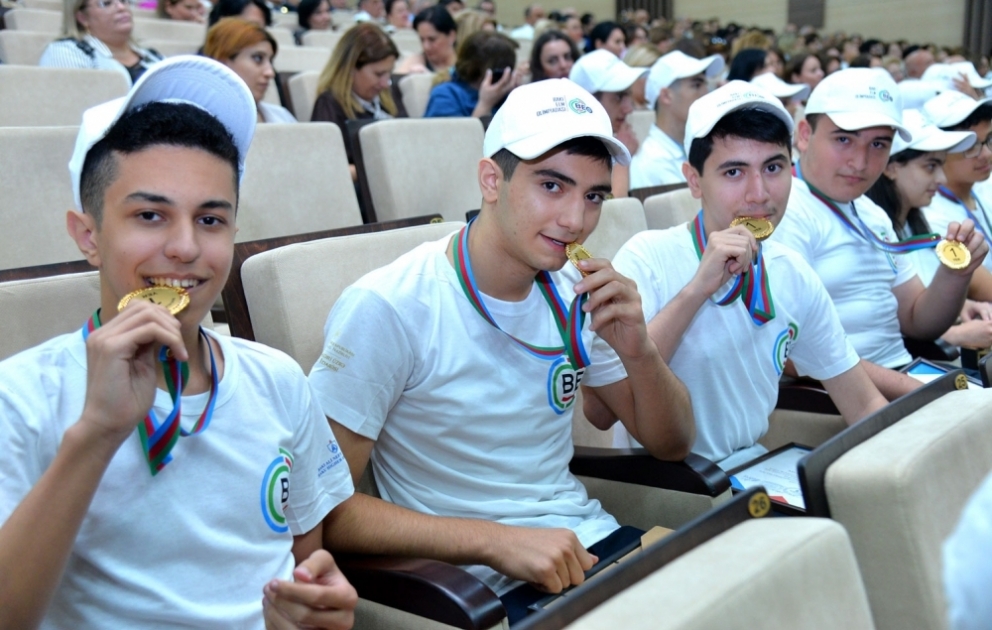 İkinci Bakı Elm Olimpiadasının qalibləri mükafatlandırılıb