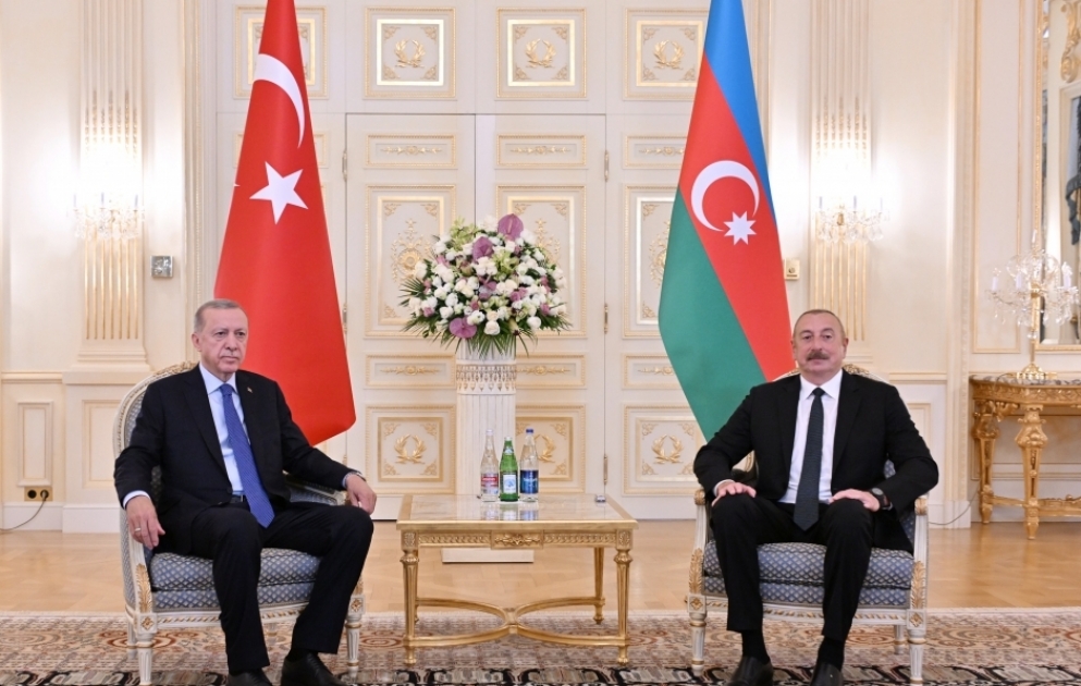 Präsident Ilham Aliyev und Präsident Recep Tayyip Erdogan treffen sich zu Vier-Augen-Gespräch in Baku