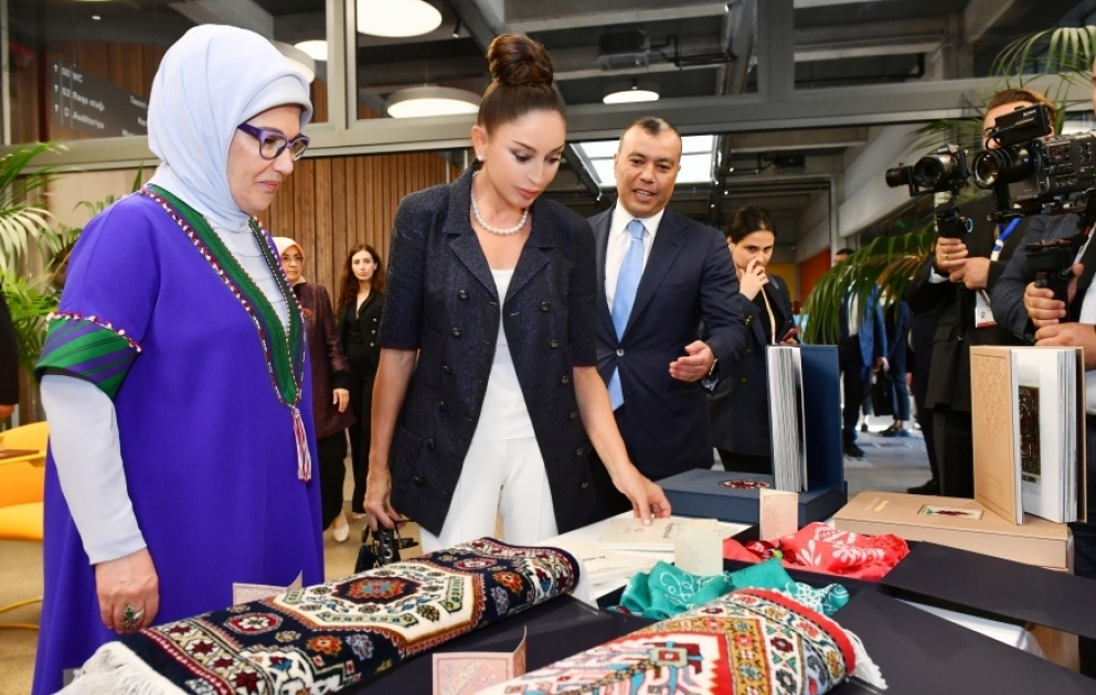 Bakou : les premières dames d’Azerbaïdjan et de Türkiye visitent le Centre de développement inclusif et de créativité DOST