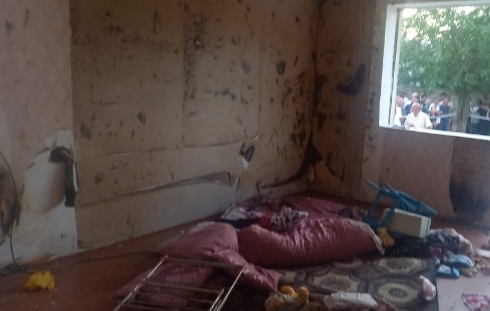 Siyəzəndə yaşayış binasında partlayış olub, 3 nəfər xəsarət alıb