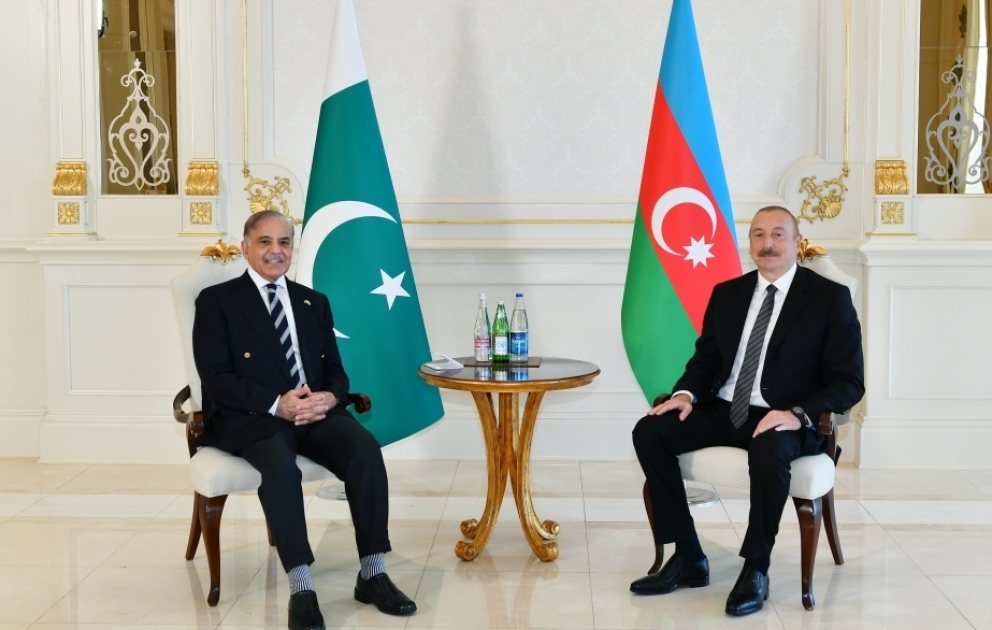 Prezident İlham Əliyevin Pakistanın Baş naziri Məhəmməd Şahbaz Şərif ilə təkbətək görüşü olub
