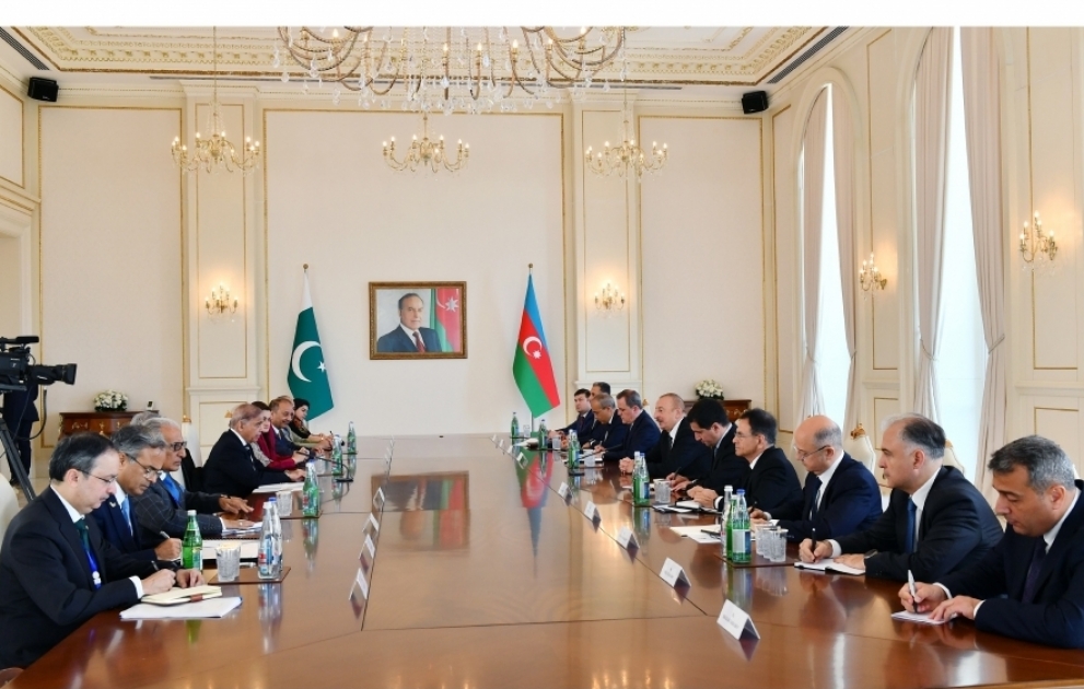 Le président Ilham Aliyev et le Premier ministre Shehbaz Sharif ont eu un entretien élargi aux délégations