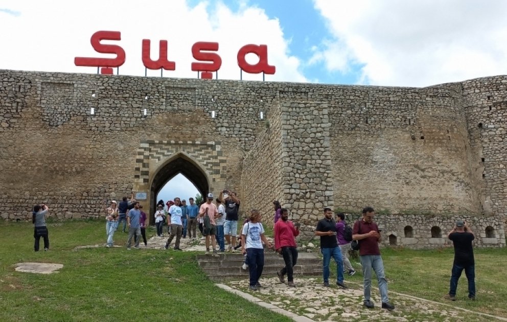 Dünya səyyahları Şuşada