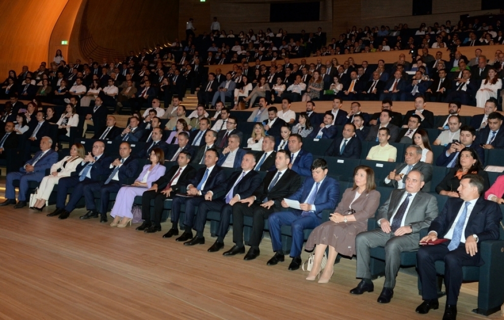 Xaricdə çalışan həkimlərimiz Azərbaycanda öz təcrübələrini bölüşəcəklər - SİMPOZİUM