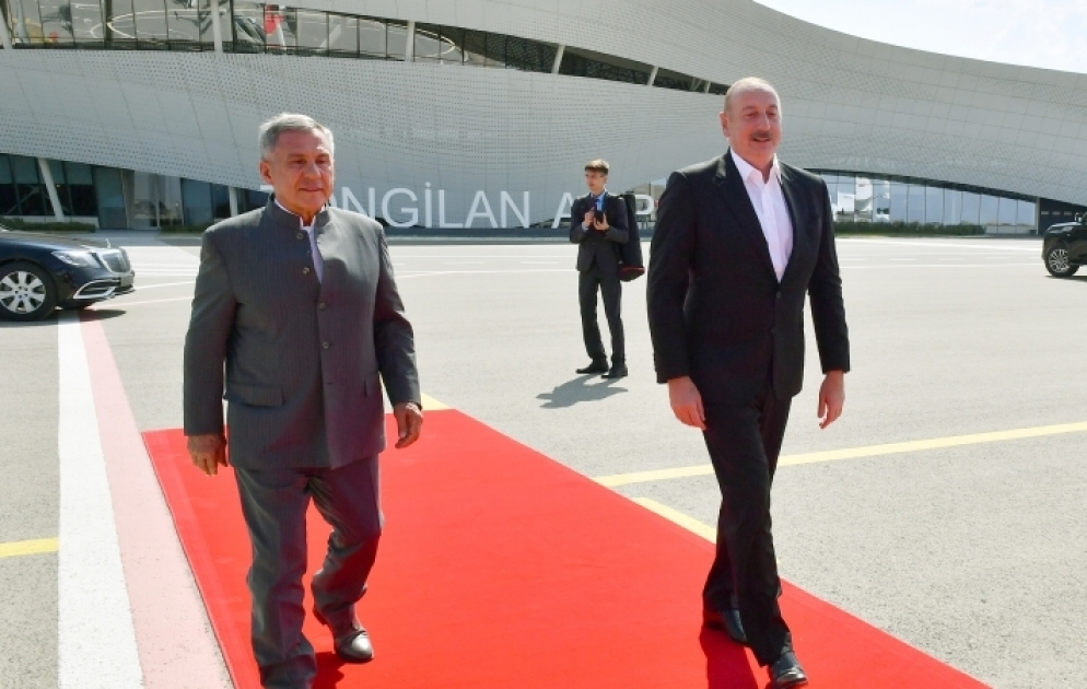 Le dirigeant du Tatarstan Rustam Minnikhanov et le président azerbaïdjanais Ilham Aliyev repartent pour Bakou depuis l'aéroport international de Zenguilan