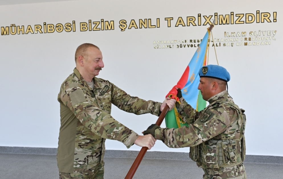 Präsident Ilham Aliyev besucht Militäreinheit des Verteidigungsministeriums
